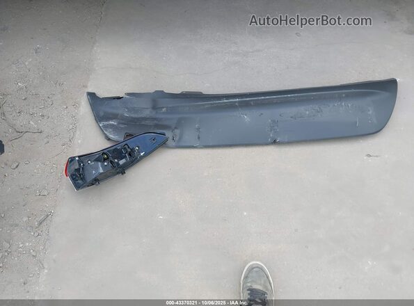 JTDBCMFE0SJ044006 2025 TOYOTA LL White Սարքավորումների վահանակի տեսք