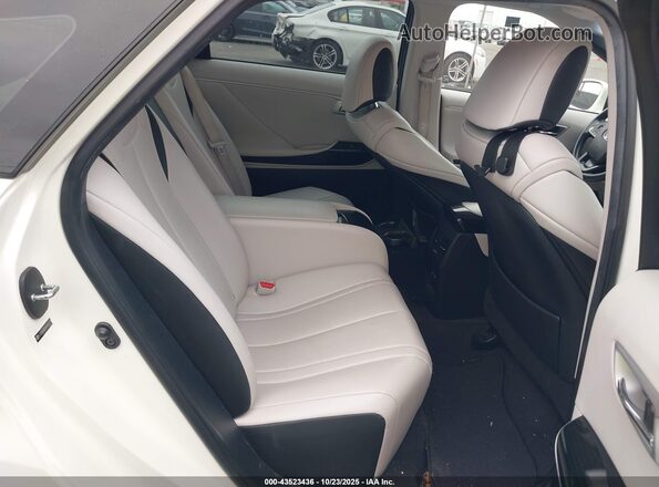 JTDBVRBD8KA005779 2019 TOYOTA MIRAI White VIN կոդի պիտակի տեսք