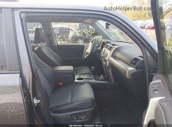 JTEBU5JR2L5774728 2020 TOYOTA 4RUNNER Black Widok wnętrza z przodu