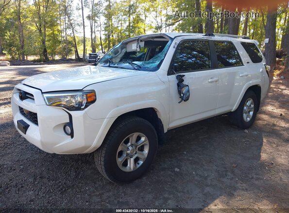 JTEBU5JR9L5777433 2020 TOYOTA 4RUNNER Белый Передняя левая четверть