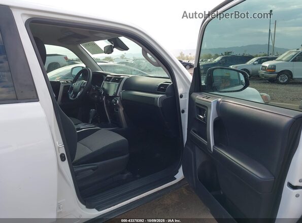 JTEEU5JR0M5238617 2021 TOYOTA 4RUNNER White Widok wnętrza z przodu
