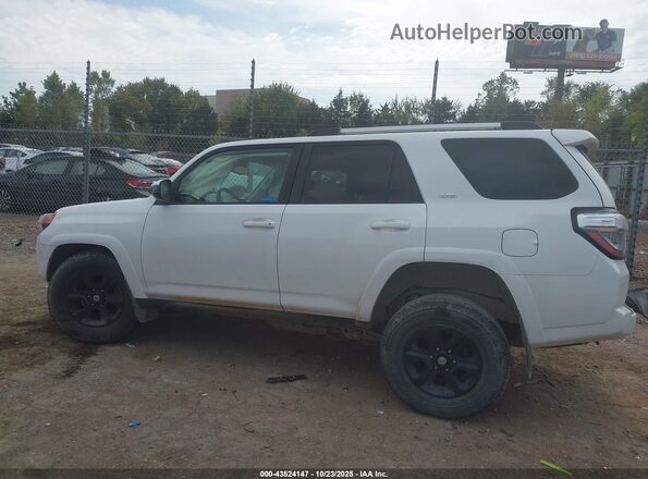 JTEEU5JR0N5267018 2022 TOYOTA 4RUNNER White 