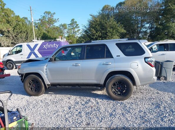 JTEEU5JR1N5275337 2022 TOYOTA 4RUNNER Silver 