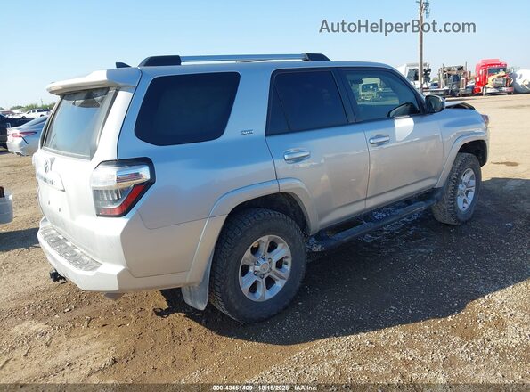 JTEEU5JR7N5258509 2022 TOYOTA 4RUNNER Серебряный Задняя правая четверть