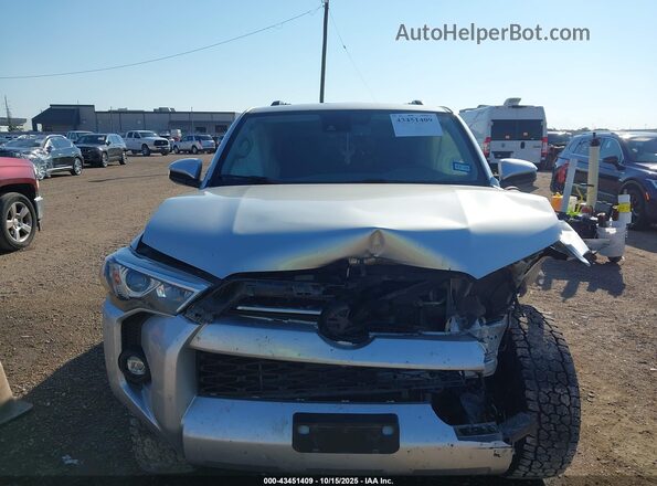 JTEEU5JR7N5258509 2022 TOYOTA 4RUNNER Серебряный Вид щитка приборов