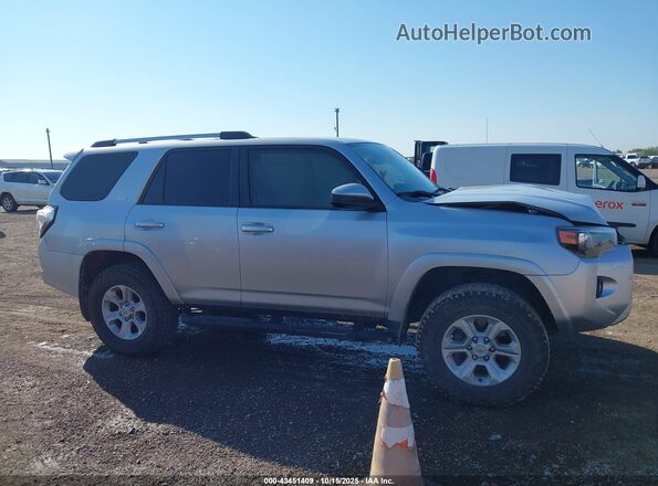 JTEEU5JR7N5258509 2022 TOYOTA 4RUNNER Серебряный Вид задней части салона