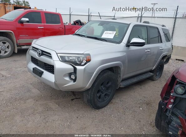 JTEMU5JR8N6054775 2022 TOYOTA 4RUNNER Серебряный Передняя левая четверть