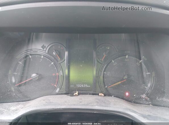 JTEMU5JR8N6054775 2022 TOYOTA 4RUNNER Серебряный Вид задних сидений