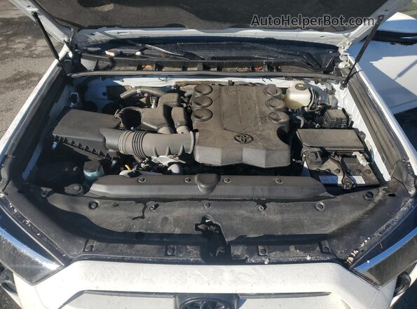 JTERU5JR0R6275993 2024 TOYOTA 4RUNNER White Engine compartment view