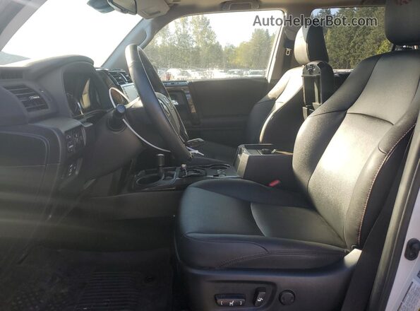 JTERU5JR0R6275993 2024 TOYOTA 4RUNNER White Front interior view