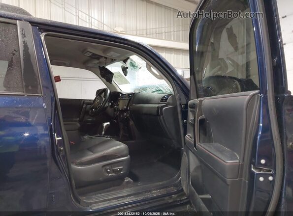 JTERU5JR1R6229136 2024 TOYOTA 4RUNNER Blue წინა სალონის ხედი