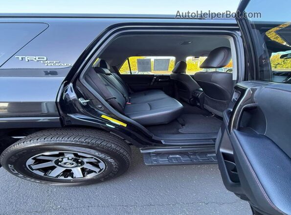 JTERU5JRXR6250082 2024 TOYOTA 4RUNNER Black Հետևի տեսք