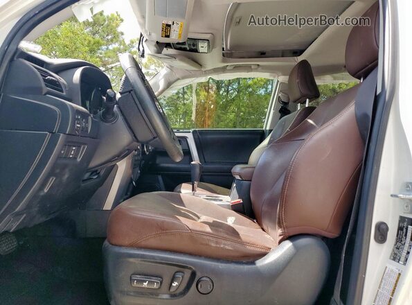 JTEZU5JR2L5215226 2020 TOYOTA 4RUNNER White Вид салону спереду
