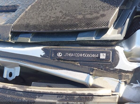 JTHBA1D24H5060464 2017 LEXUS IS 200T Silver Вид підкапотного простору