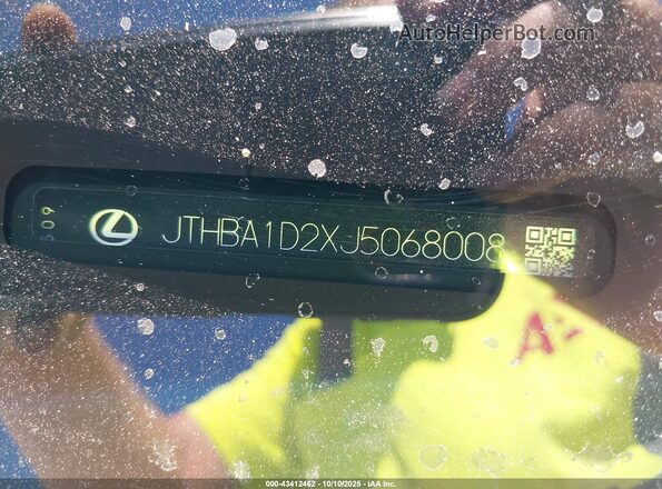 JTHBA1D2XJ5068008 2018 LEXUS IS 300 White 