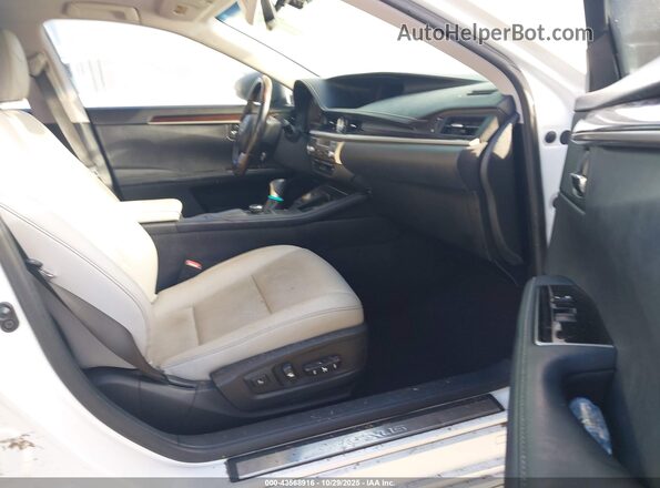 JTHBW1GG2G2114532 2016 LEXUS ES 300H White Вид салону спереду