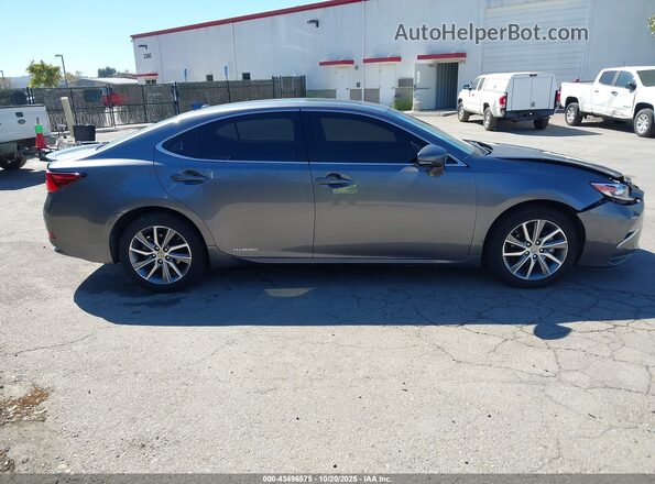 JTHBW1GGXG2126394 2016 LEXUS ES 300H Gray უკანა სალონის ხედი