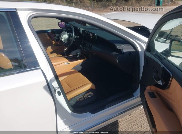JTHD51GF3P5011038 2023 LEXUS LS 500 White Vista interior delantera
