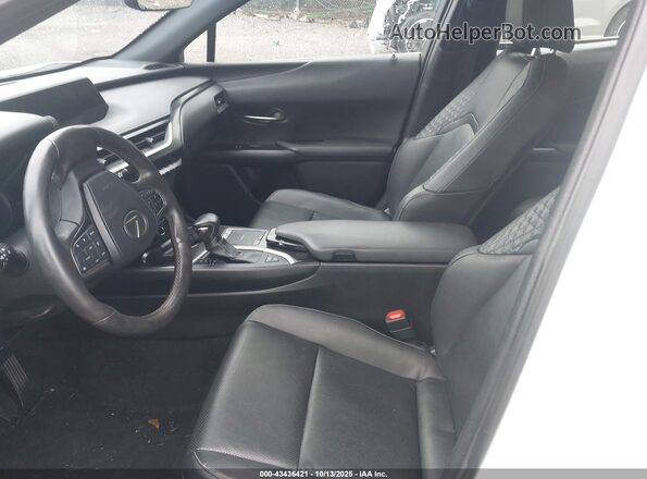 JTHP9JBH4L2025147 2020 LEXUS UX 250H Белый Вид салона спереди