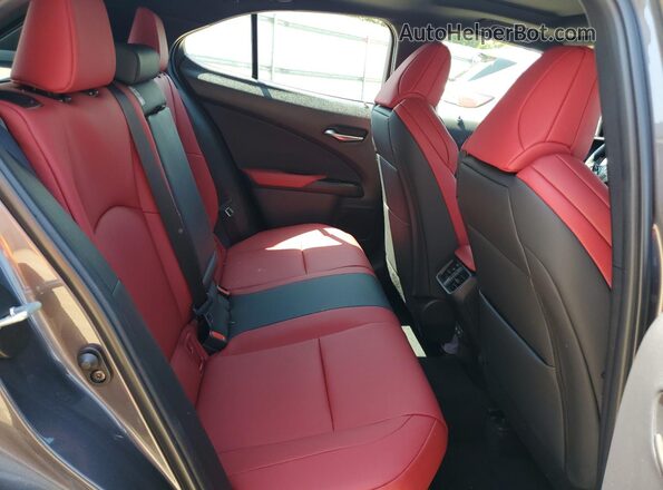 JTHR9JBH9R2076063 2024 LEXUS UX Gray Widok wnętrza z tyłu