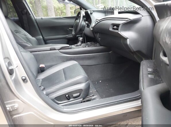 JTHX3JBH8M2036171 2021 LEXUS UX 200 Champagne Vista interior delantera