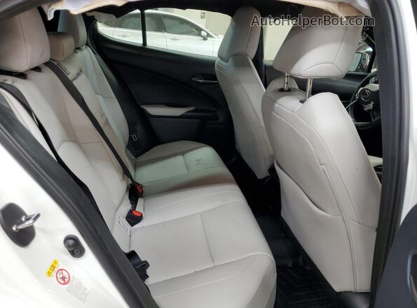 JTHY3JBH9K2017081 2019 LEXUS UX White Vista interior trasera