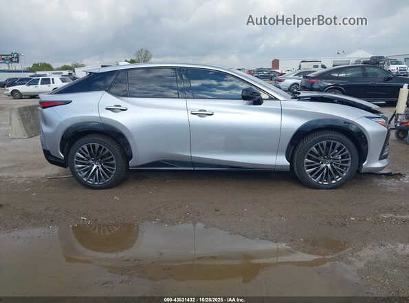 JTJAAAAB7PA012204 2023 LEXUS RZ 450E Серебряный Вид задней части салона