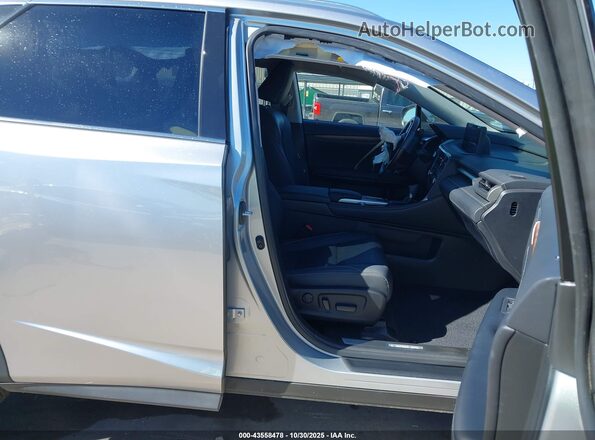 JTJHZKEAXN2024921 2022 LEXUS RX 350L Серебряный Вид салона спереди