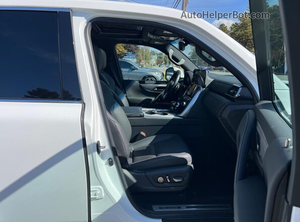 JTJMB7CX5N4010338 2022 LEXUS LX Белый Вид спереди