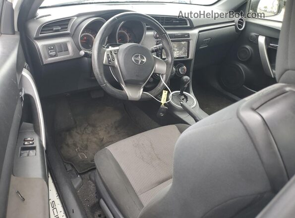JTKJF5C70GJ016575 2016 TOYOTA SCION Белый Вид панели приборов