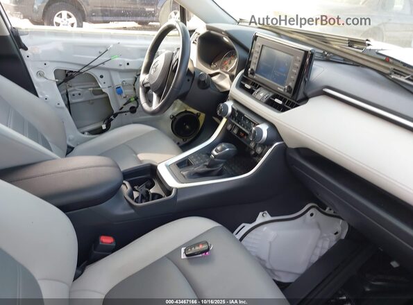 JTMA1RFV8LD057553 2020 TOYOTA LE White Vista interior delantera