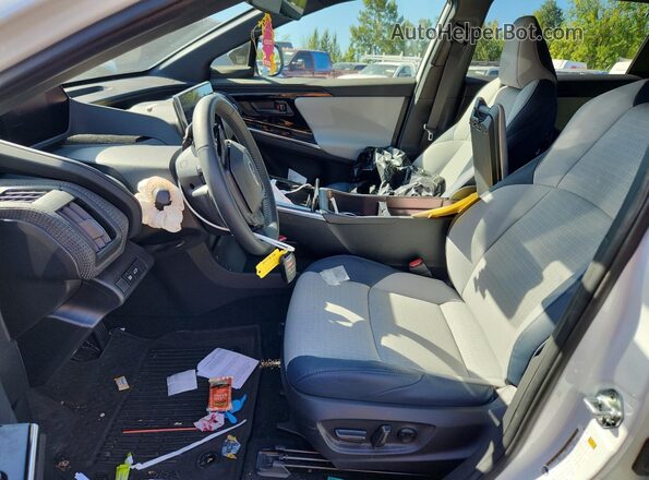 JTMABABAXPA037118 2023 SUBARU SOLTERRA White Widok wnętrza z przodu