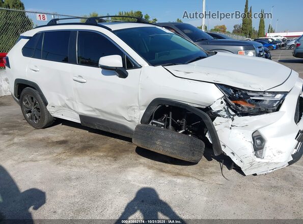 JTMB6RFV7RD550381 2024 TOYOTA LE White Vista frontal