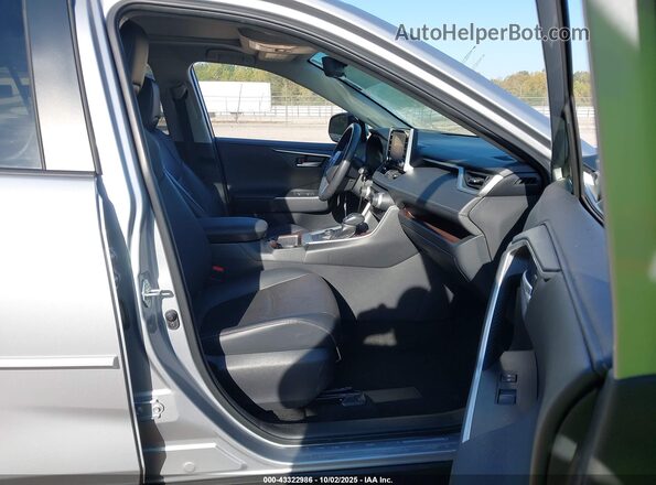JTMN1RFV9LD528045 2020 TOYOTA LIMITED Silver Вид салону спереду