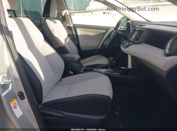 JTMRJREV8GD011439 2016 TOYOTA LE Серебряный Вид салона спереди