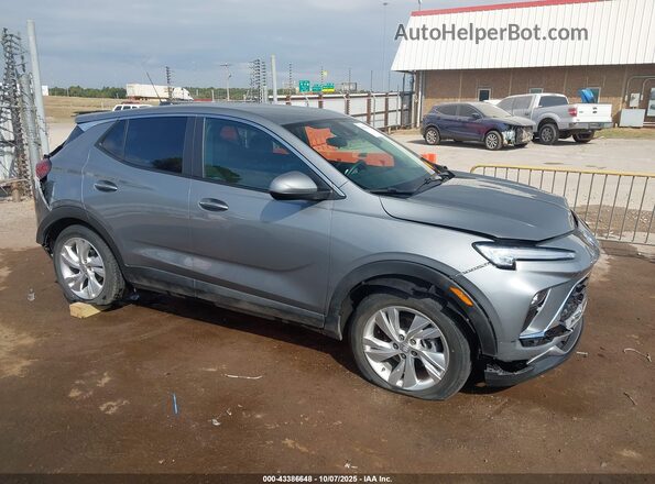 KL4AMBS23RB018815 2024 BUICK ENCORE Серебряный Вид задней части салона