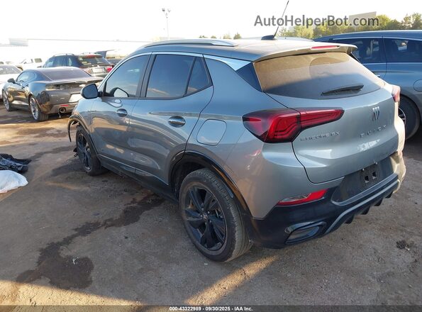 KL4AMDSL2SB151771 2025 BUICK ENCORE Gray Trasero izquierdo