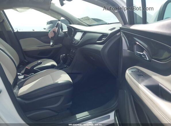 KL4CJASB8LB013838 2020 BUICK ENCORE Белый Вид салона спереди