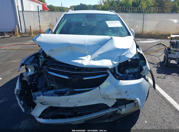 KL4CJASB9LB077547 2020 BUICK ENCORE White Widok wnętrza z tyłu