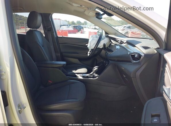 KL4MMBS23PB150919 2023 BUICK ENCORE Белый Вид салона спереди
