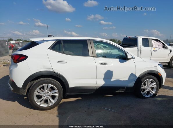 KL4MMBS26NB125963 2022 BUICK ENCORE White Вид задньої частини салону