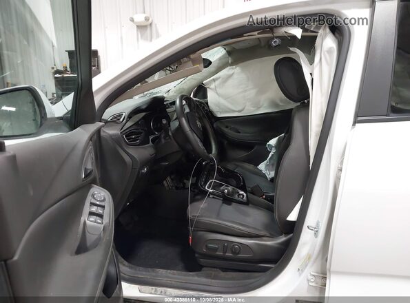 KL4MMCSL8PB137002 2023 BUICK ENCORE White Вид салону спереду