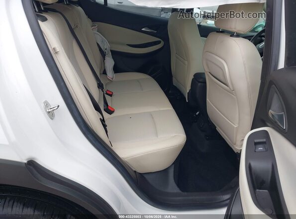 KL4MMDS20PB027526 2023 BUICK ENCORE White Widok naklejki z numerem VIN
