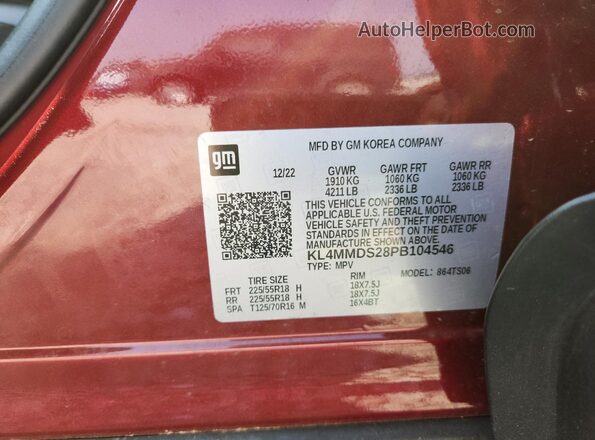 KL4MMDS28PB104546 2023 BUICK ENCORE Maroon Widok naklejki z numerem VIN