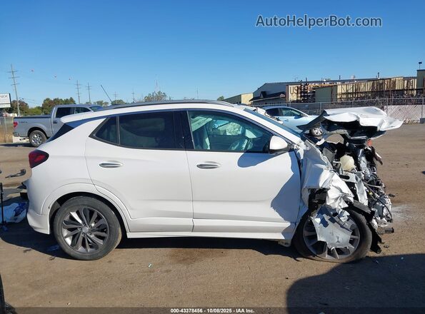 KL4MMFSLXLB124330 2020 BUICK ENCORE White Вид задньої частини салону