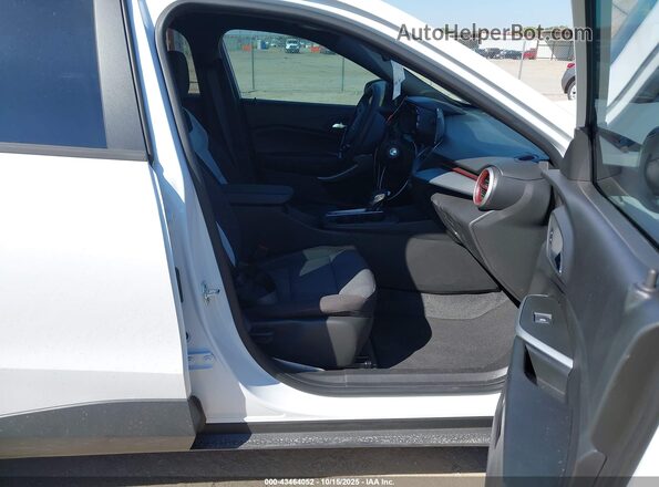 KL77LGEP0TC005638 2026 CHEVROLET TRAX White წინა სალონის ხედი