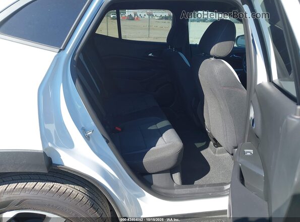 KL77LGEP0TC005638 2026 CHEVROLET TRAX White VIN კოდის სტიკერის ხედი