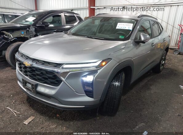 KL77LHE24RC063495 2024 CHEVROLET TRAX Синий Передняя левая четверть