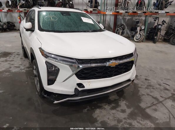 KL77LHE27RC204995 2024 CHEVROLET TRAX White Front view