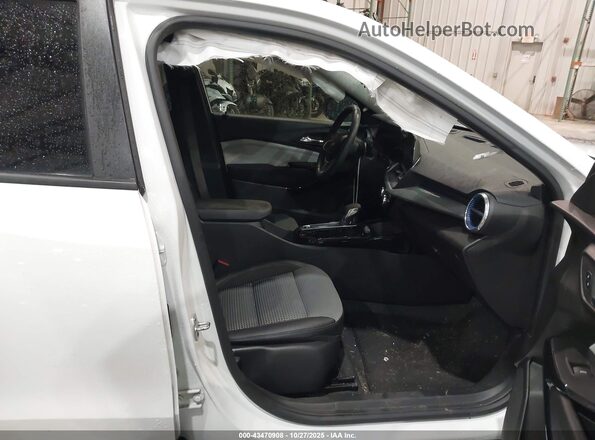 KL77LHE27RC204995 2024 CHEVROLET TRAX White Front interior view